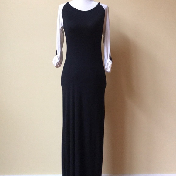 Monteau Dresses & Skirts - Monteau Black & White Maxi Dress w Roll Up Sleeves